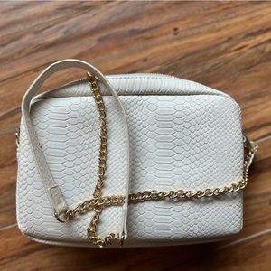 White snakeskin print chain strap purse